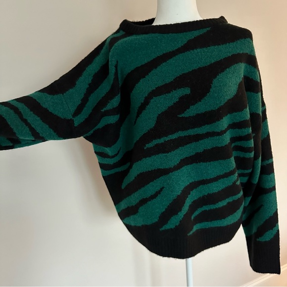 Spring + Mercer sweater - Picture 3 of 4